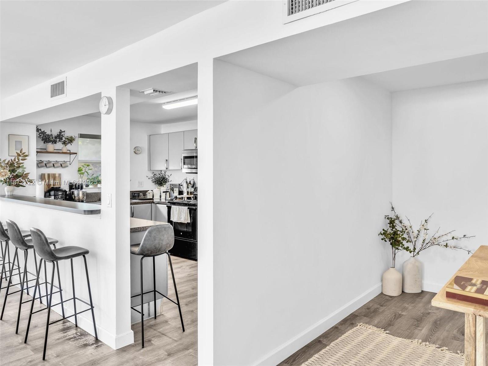 COMMODORE PLAZA CONDO - Residential