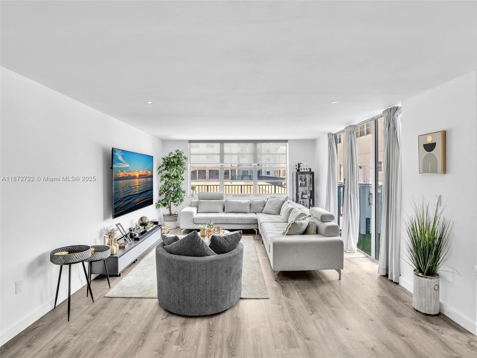 COMMODORE PLAZA CONDO - Residential