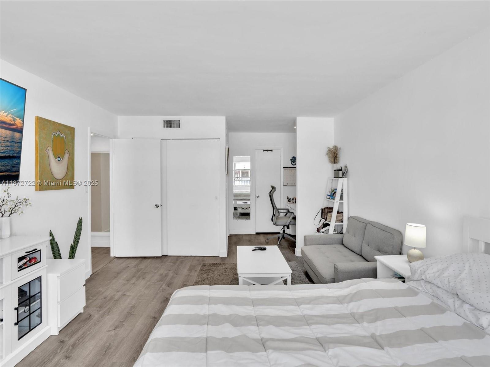 COMMODORE PLAZA CONDO - Residential