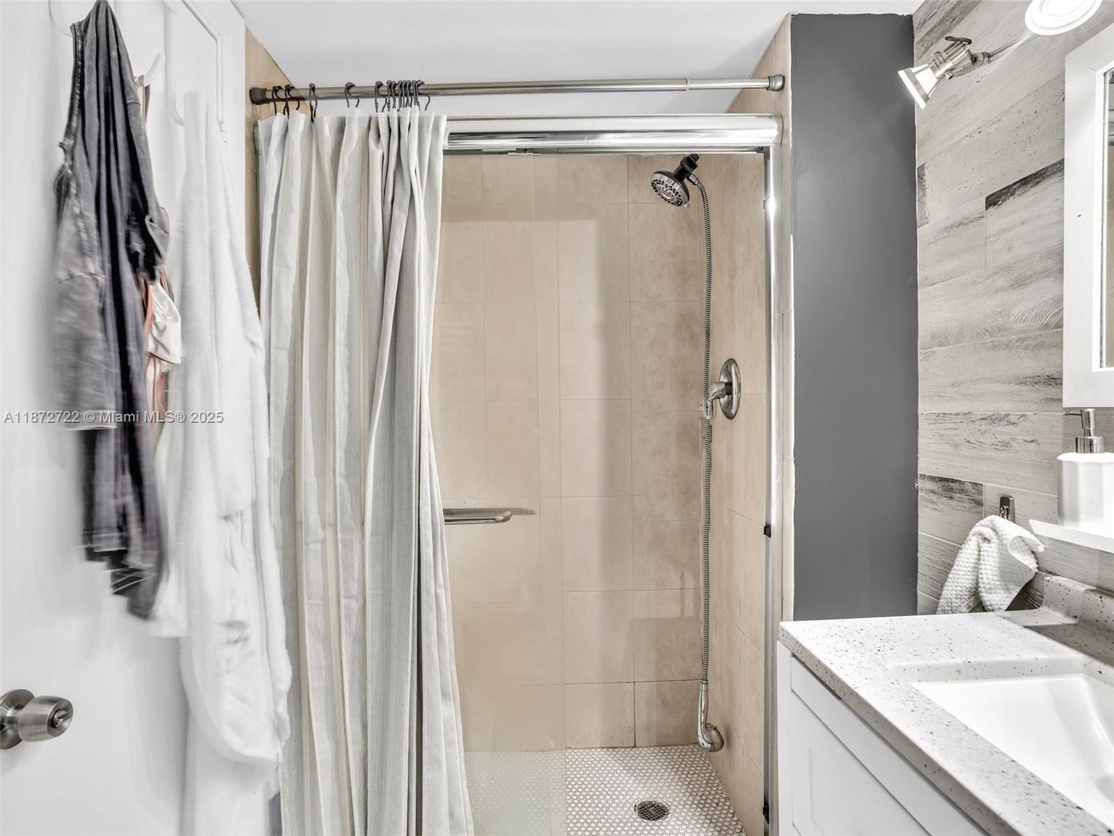 COMMODORE PLAZA CONDO - Residential