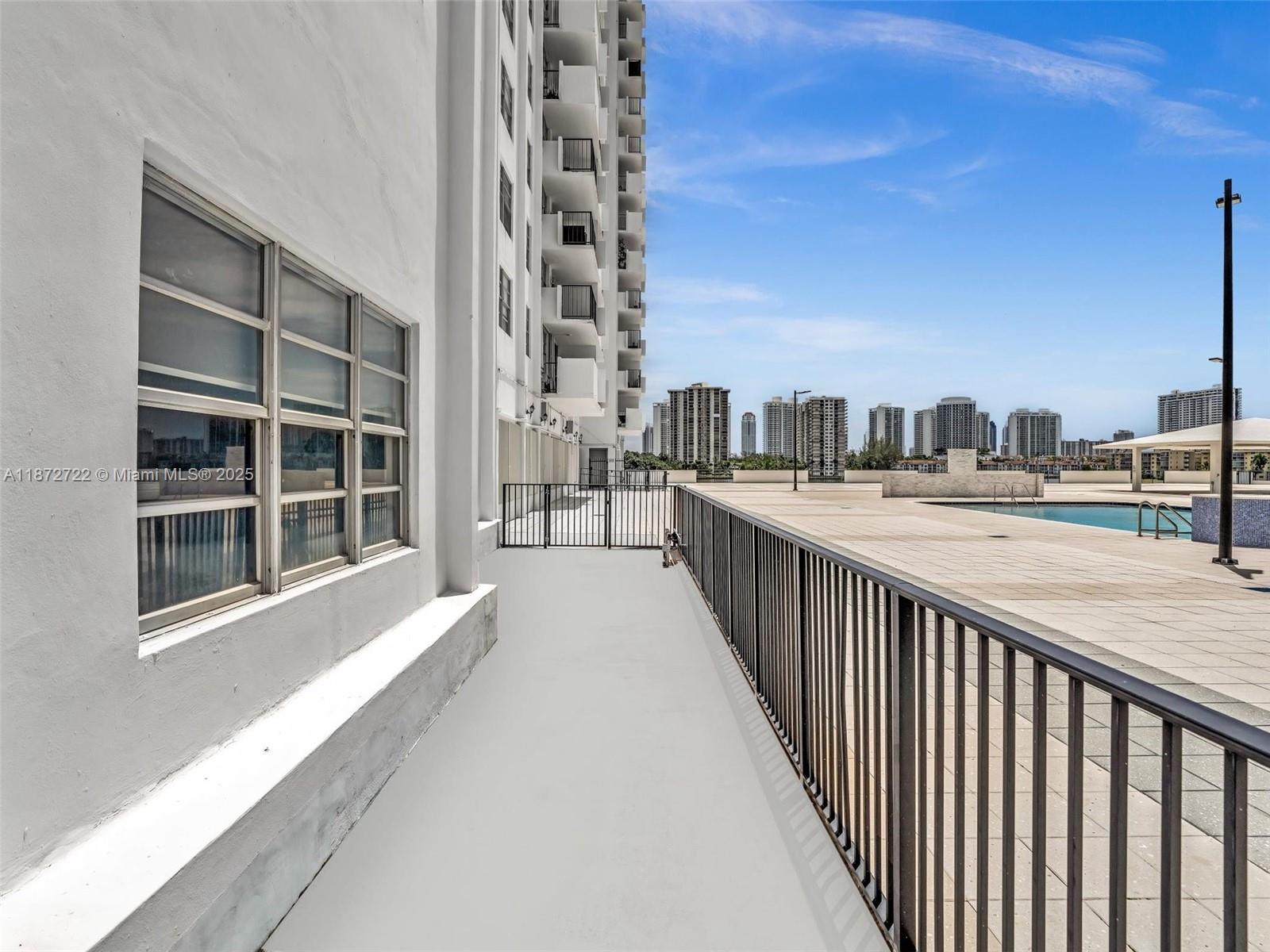 COMMODORE PLAZA CONDO - Residential