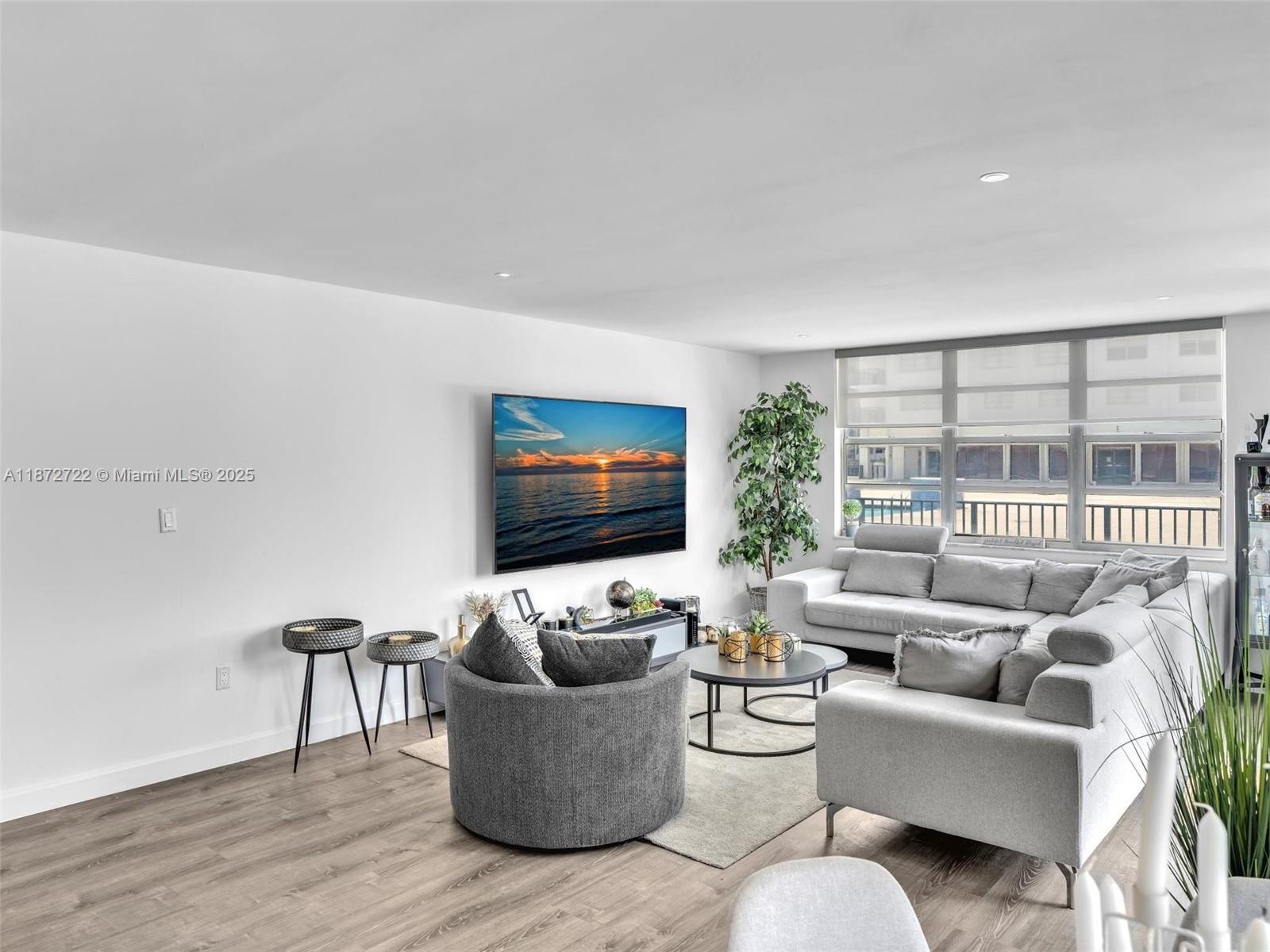 COMMODORE PLAZA CONDO - Residential