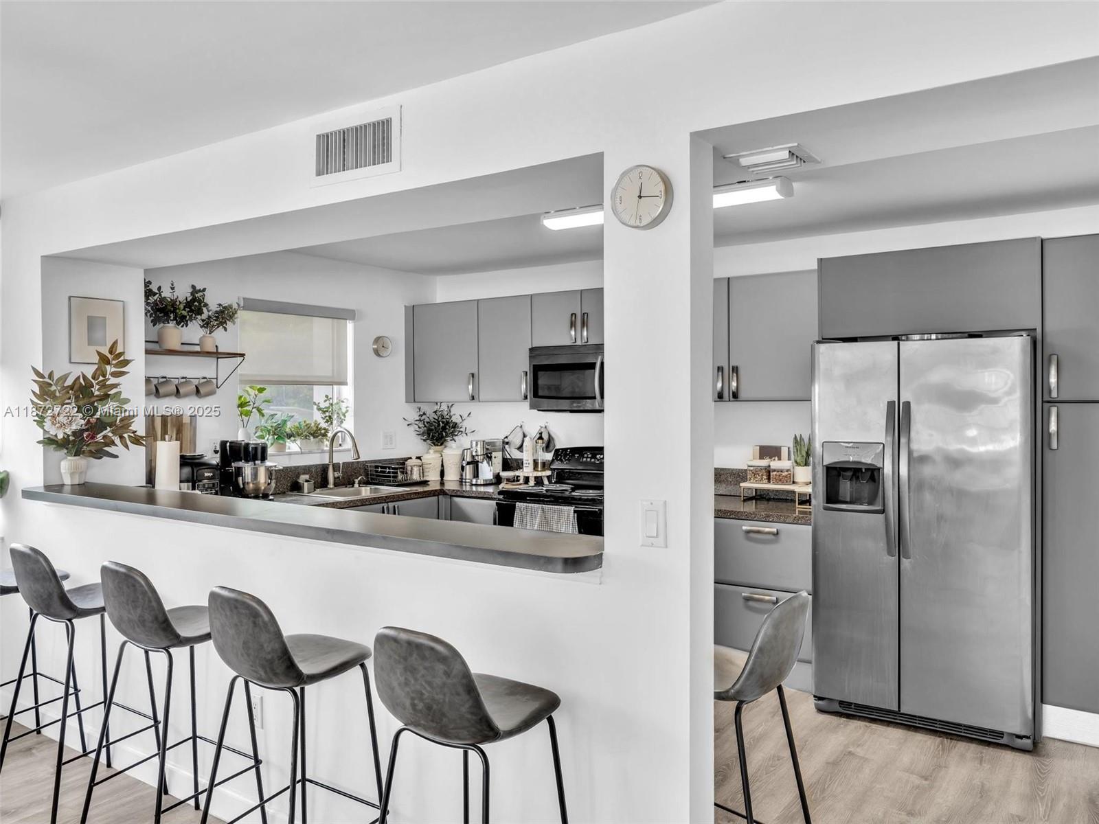 COMMODORE PLAZA CONDO - Residential