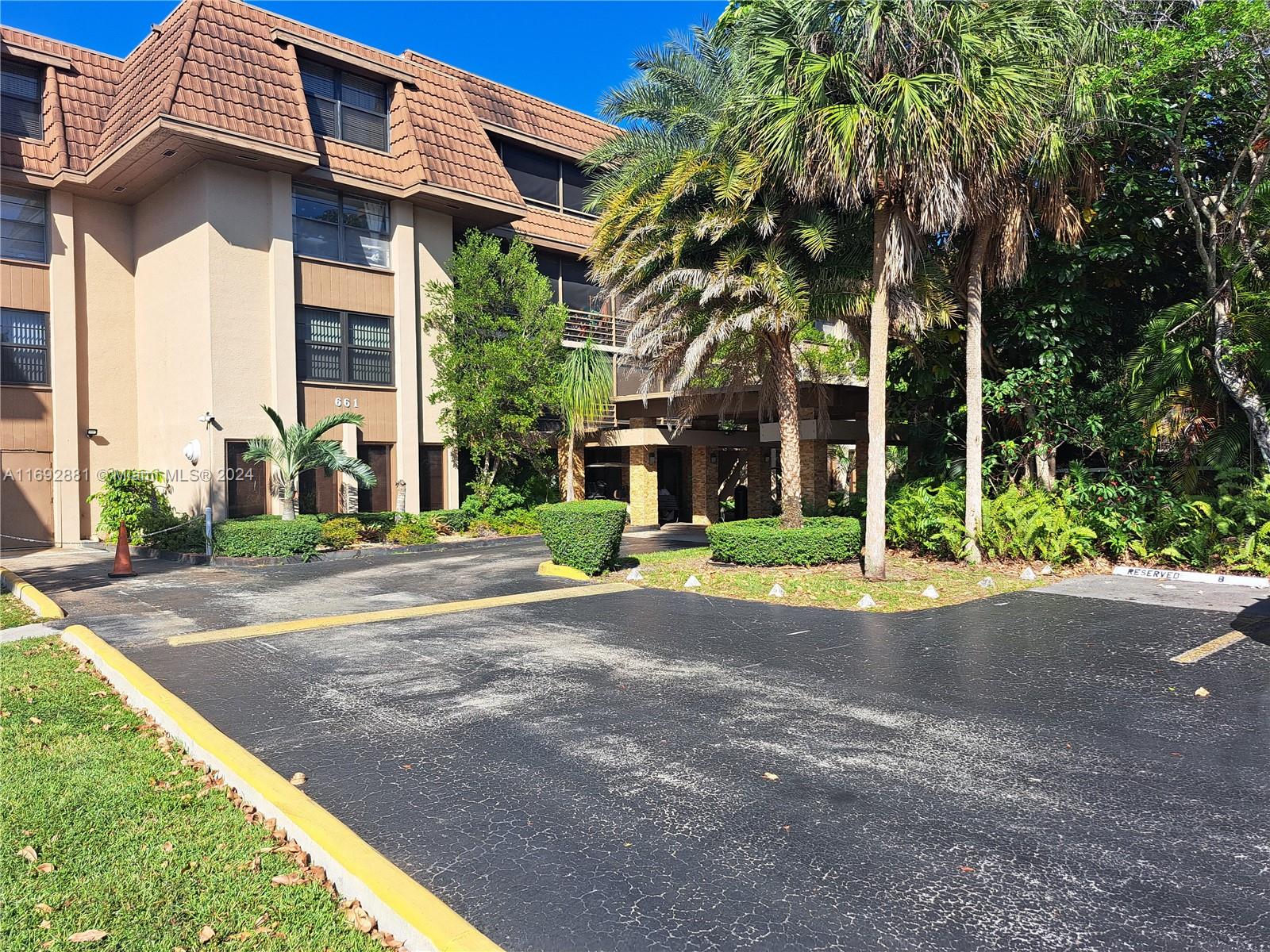 COCO WOOD CONDO - Residential