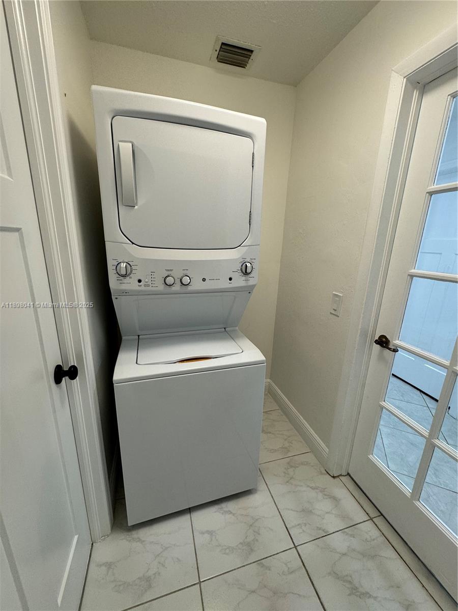 BELLCAMP MANOR - Residential Lease