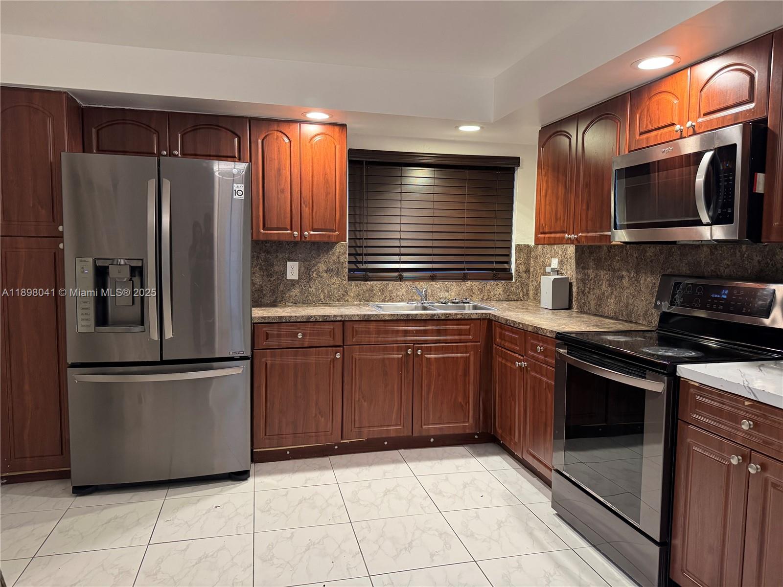 BELLCAMP MANOR - Residential Lease