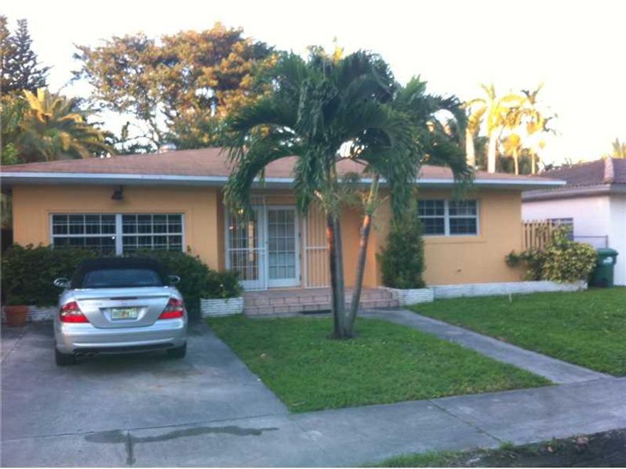 Beautiful spacious 3/2 Single Family Home East Of Biscayne Move in Ready. This Home has an amazing back yard, big bedrooms, 3 full bathrooms over sized master bedroom, big kitchen. The Owner has priced well and is looking for a rapid move in.