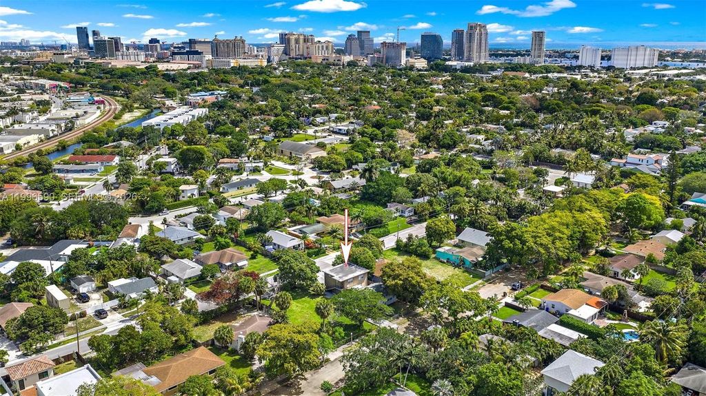 Photo of 940 Charles St, West Palm Beach, FL 33401 (MLS # A11996590)