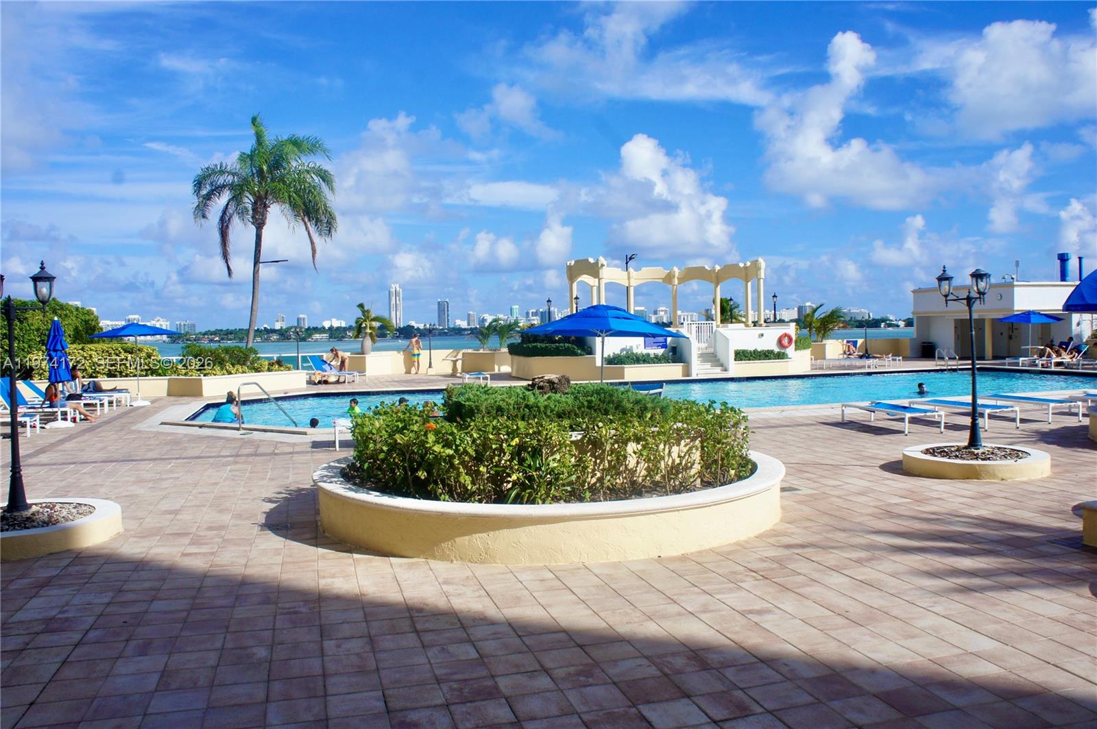 7601 E Treasure Dr 1406