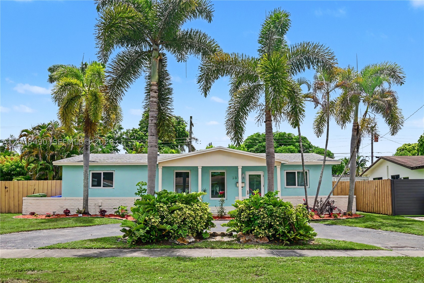 Photo 1 of 41 — 301 SW 65th Ave, Pembroke Pines, FL 33023