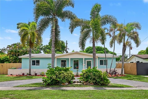 Photo of 301 SW 65th Ave, Pembroke Pines, FL 33023 (MLS # A12048490)