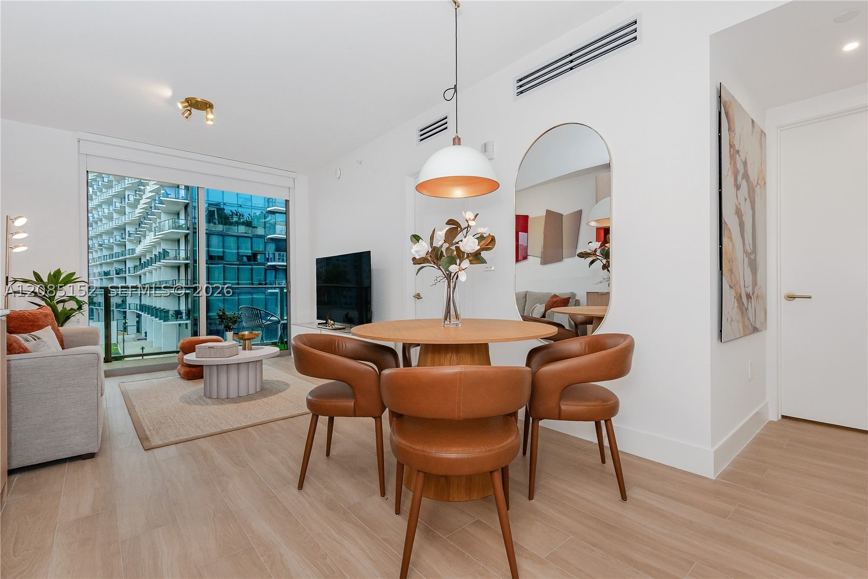 90 NE 32nd St 808