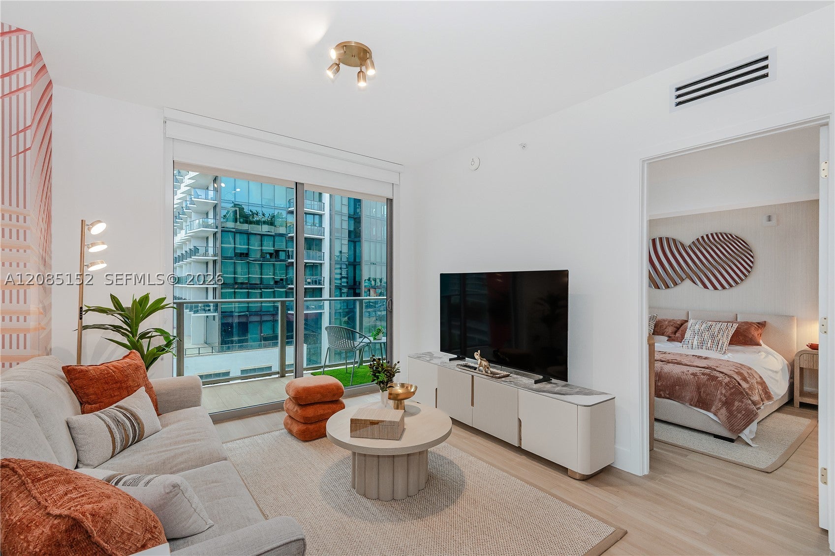 90 NE 32nd St 808