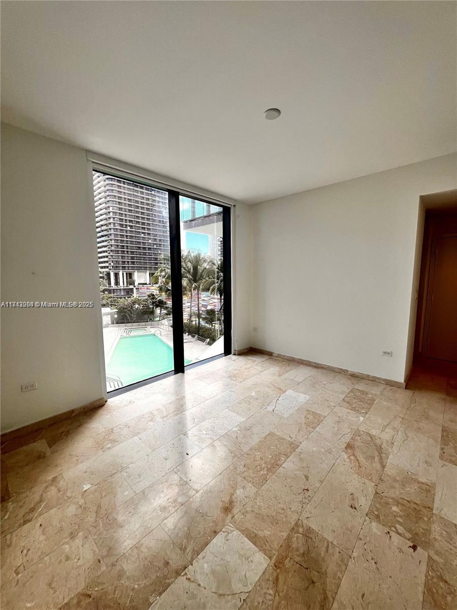 88 SW 7th St 803