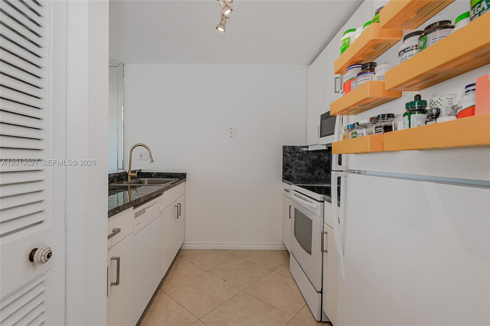 CHARTER CLUB CONDO - Residential Lease