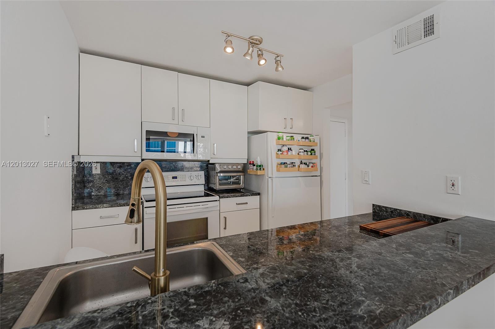 CHARTER CLUB CONDO - Residential Lease