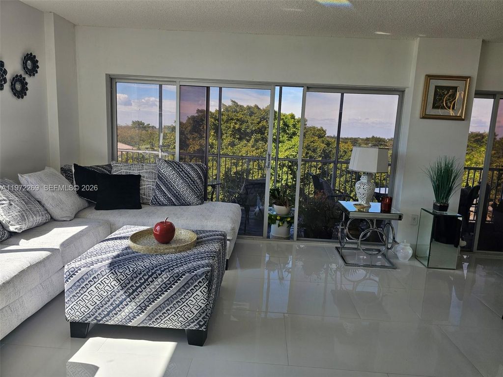 Photo of 3850 Washington St #516, Hollywood, FL 33021 (MLS # A11972269)