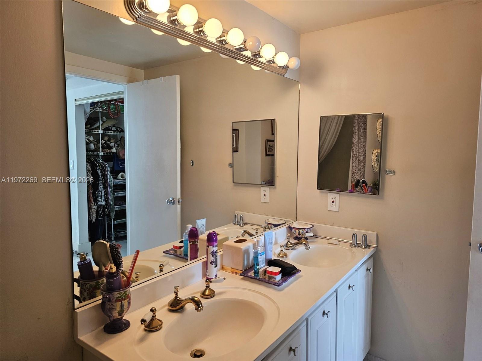 HILLCREST EAST NO 27 COND - Residential