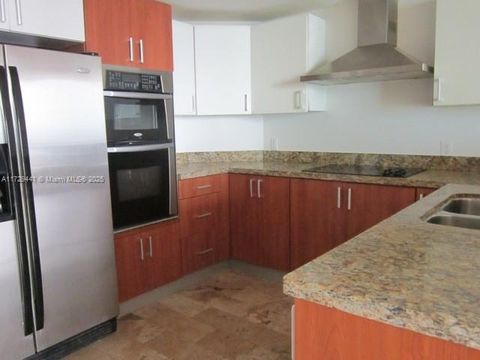 170 SE 14th St 2306 Miami FL 33131