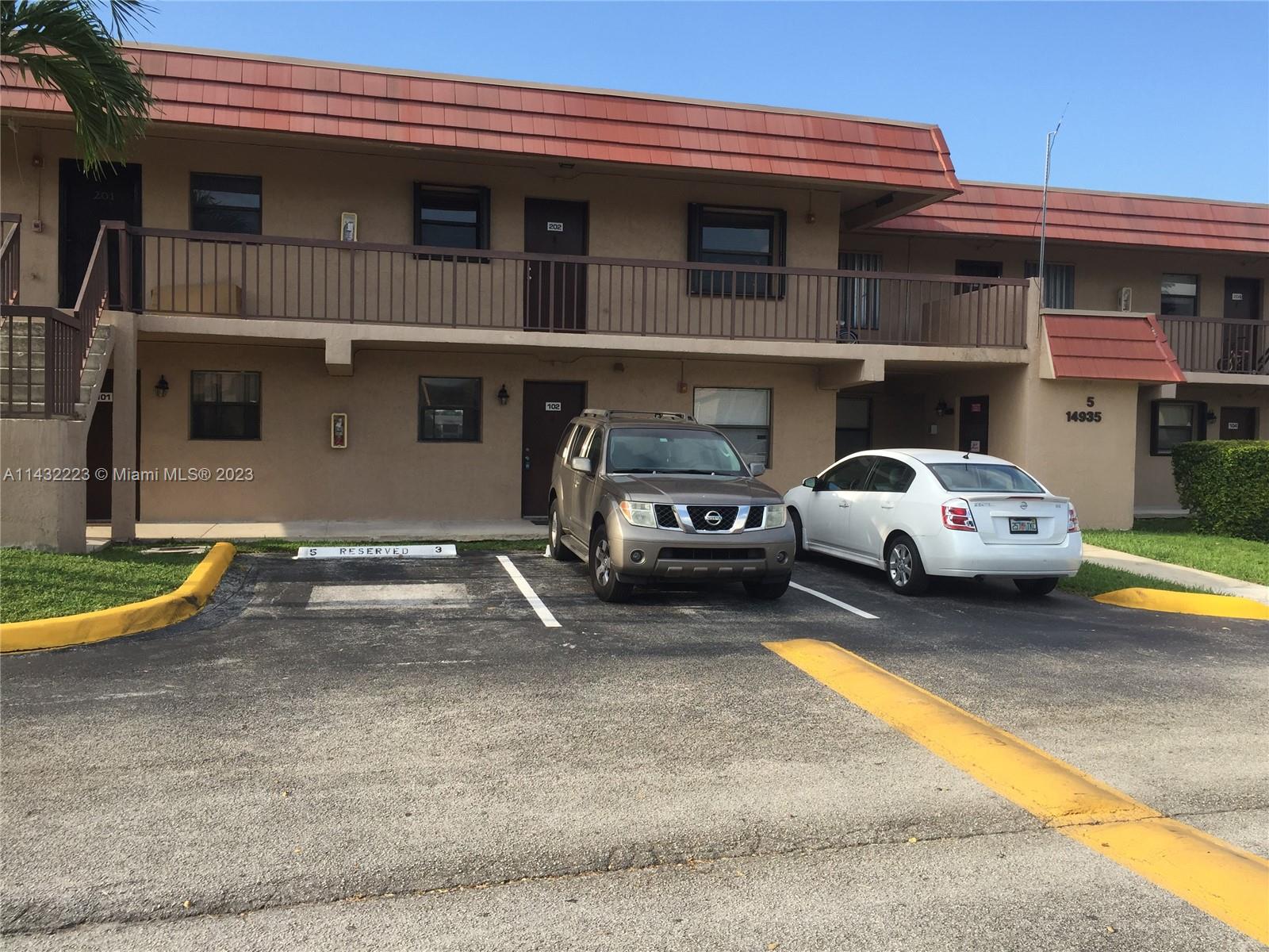 Completely renovated unit with granite countertop, lake view, and a walking or running way around the lake. Washer and dryer in unit and shopping at walking distance. Do not miss this unit on the first floor with parking right in front of the entrance.