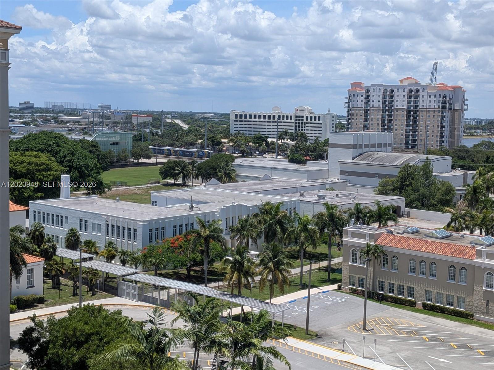 METROPOLITAN CONDO - Residential