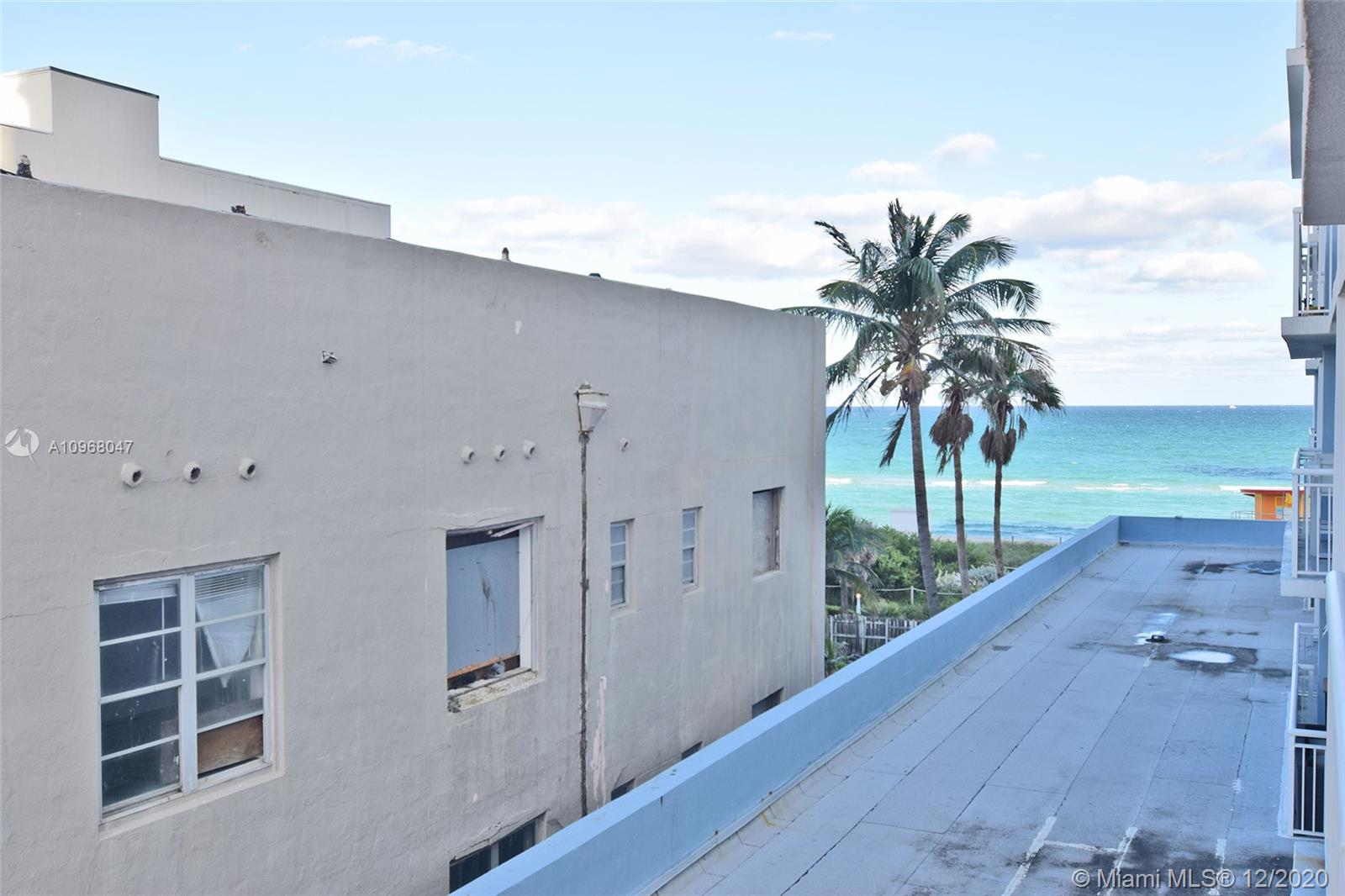 Great remodeled 1B/1.5B at Port Royale with a nice view from the Atlantic Ocean, with ceramic floor and lots of light. The building is very central, close from Publix, restaurants, shops, banks and post office, ideal for people that like to do everything by foot. It has assigned parking, doorman 24 hrs and assigned parking and residents can walk from the pool area to the sand