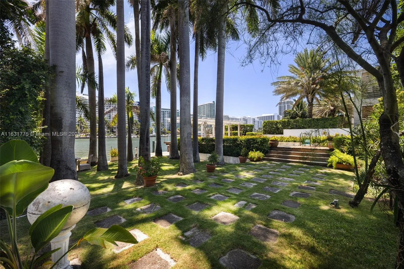 Miami Beach, Florida 33140, United States, 6 Bedrooms Bedrooms, ,5 BathroomsBathrooms,Residential,Active,48049