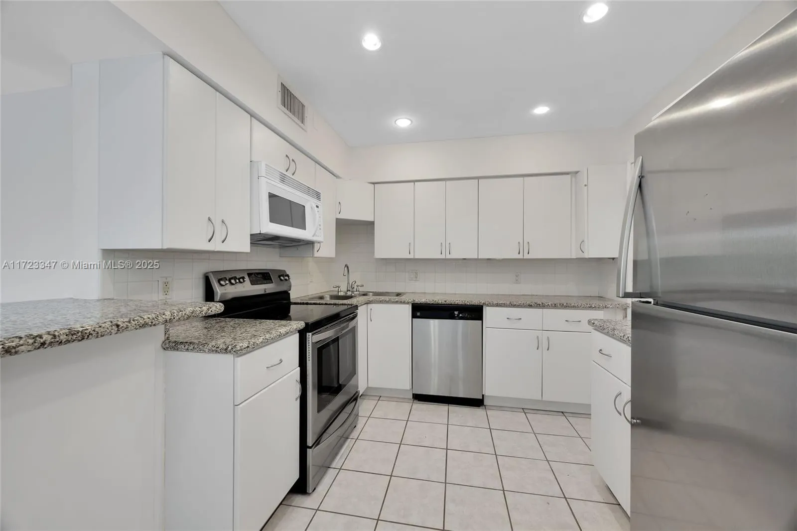 Coral Gables, Florida 33146, United States, 2 Bedrooms Bedrooms, ,2 BathroomsBathrooms,Residential,Pending,19554