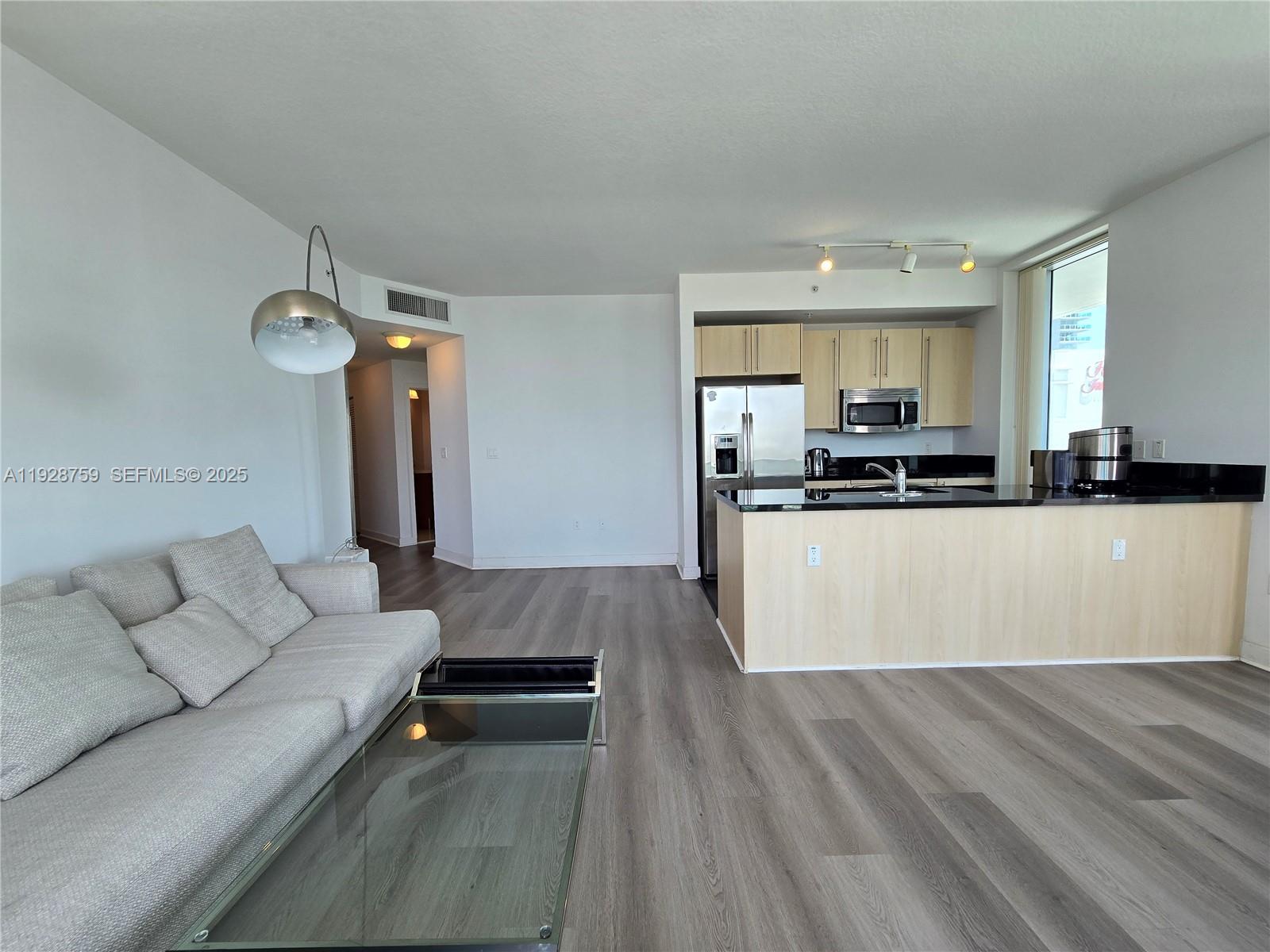 THE AXIS ON BRICKELL COND - Residential