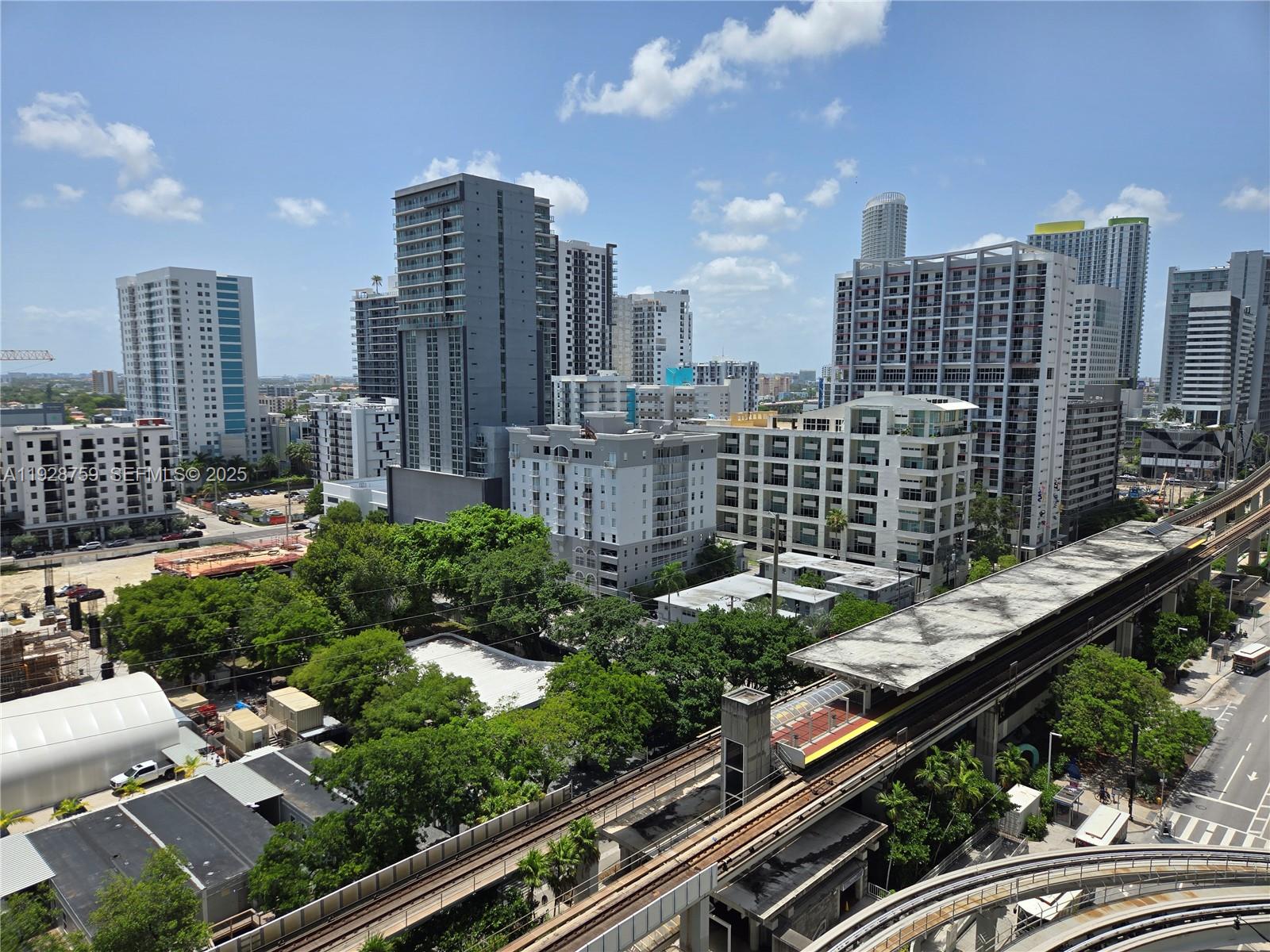 THE AXIS ON BRICKELL COND - Residential