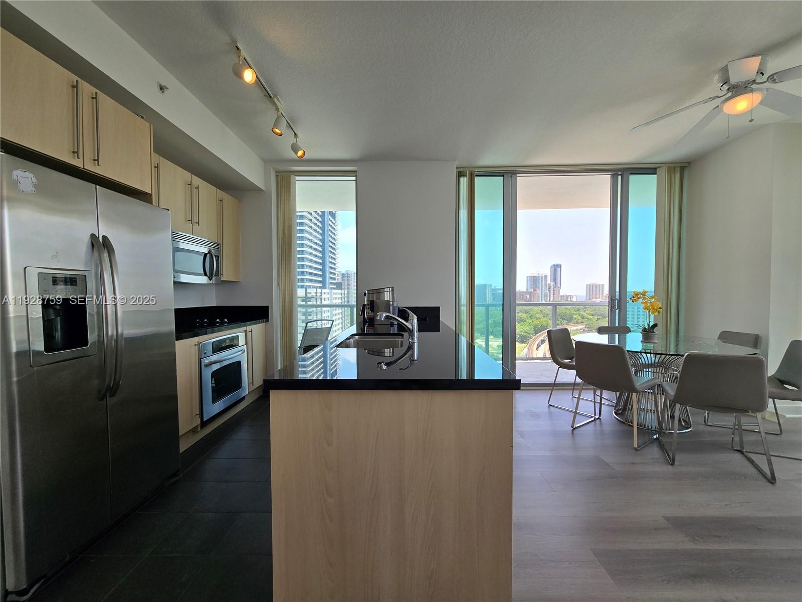THE AXIS ON BRICKELL COND - Residential