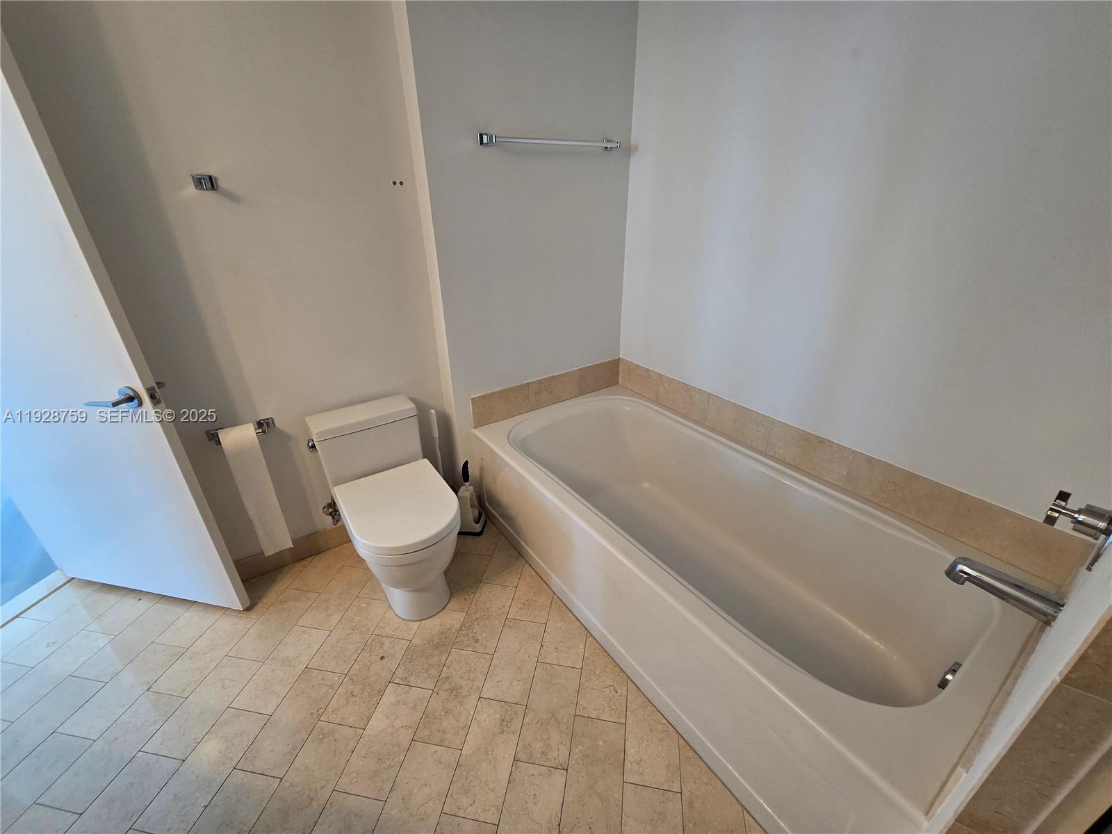 THE AXIS ON BRICKELL COND - Residential