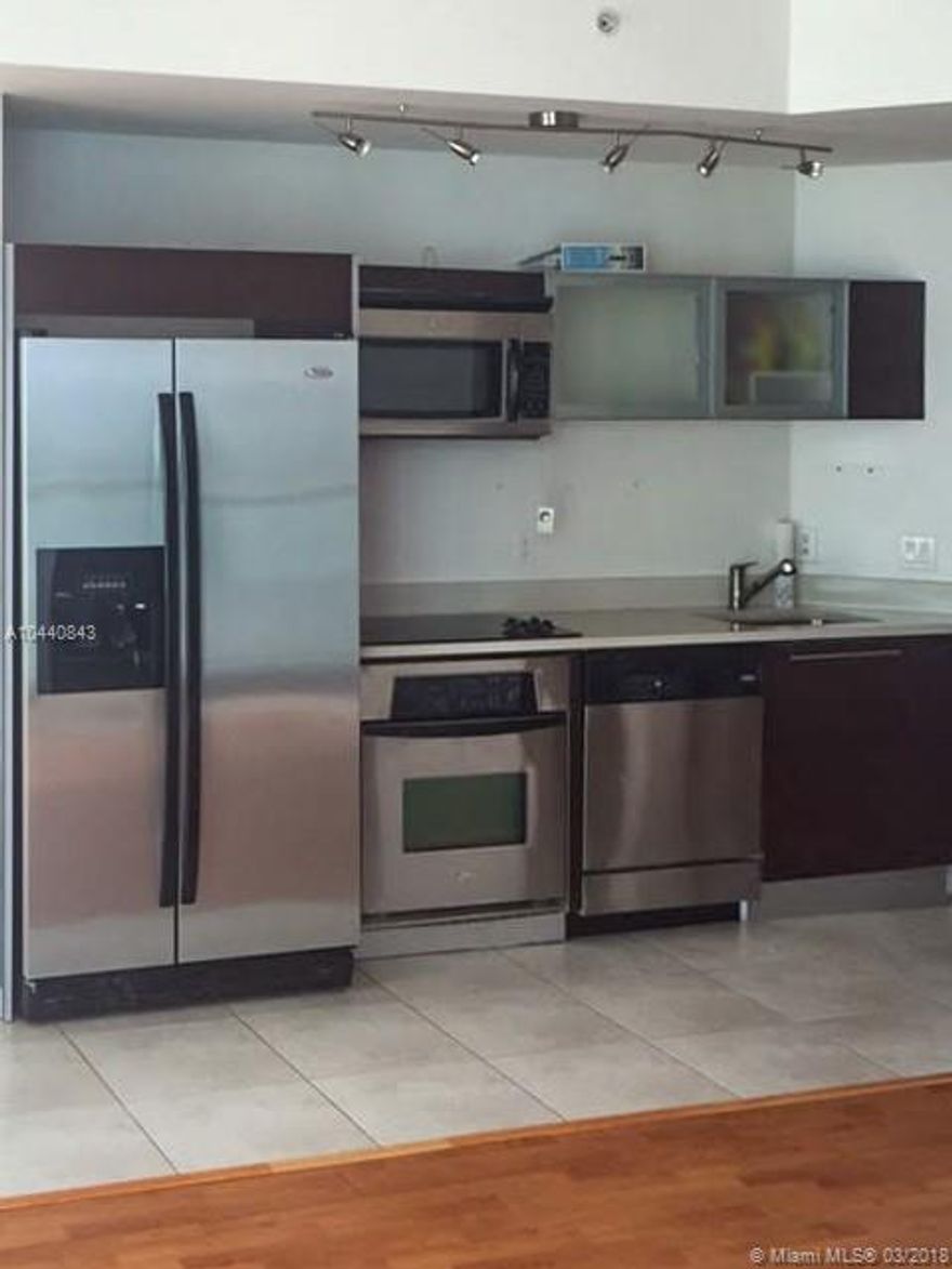 Great Studio with a very nice Bay View. Modern Kitchen area with Stainless Steel Appliances. 24 hour front desk security. Great amenities with 2 pools, 2 story fitness center, resident lounge and much more. Close to everything. Easy commute to Beach, Brickell, Downtown, Airport, Midtown and more. Lots of local eateries. Great Park in front of building.