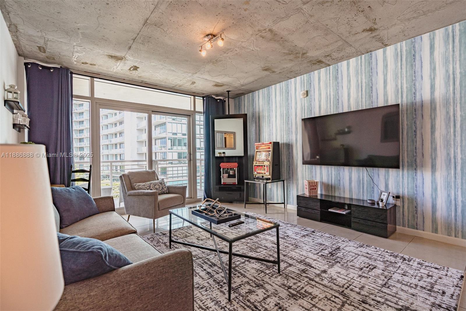 3250 NE 1st Ave 719