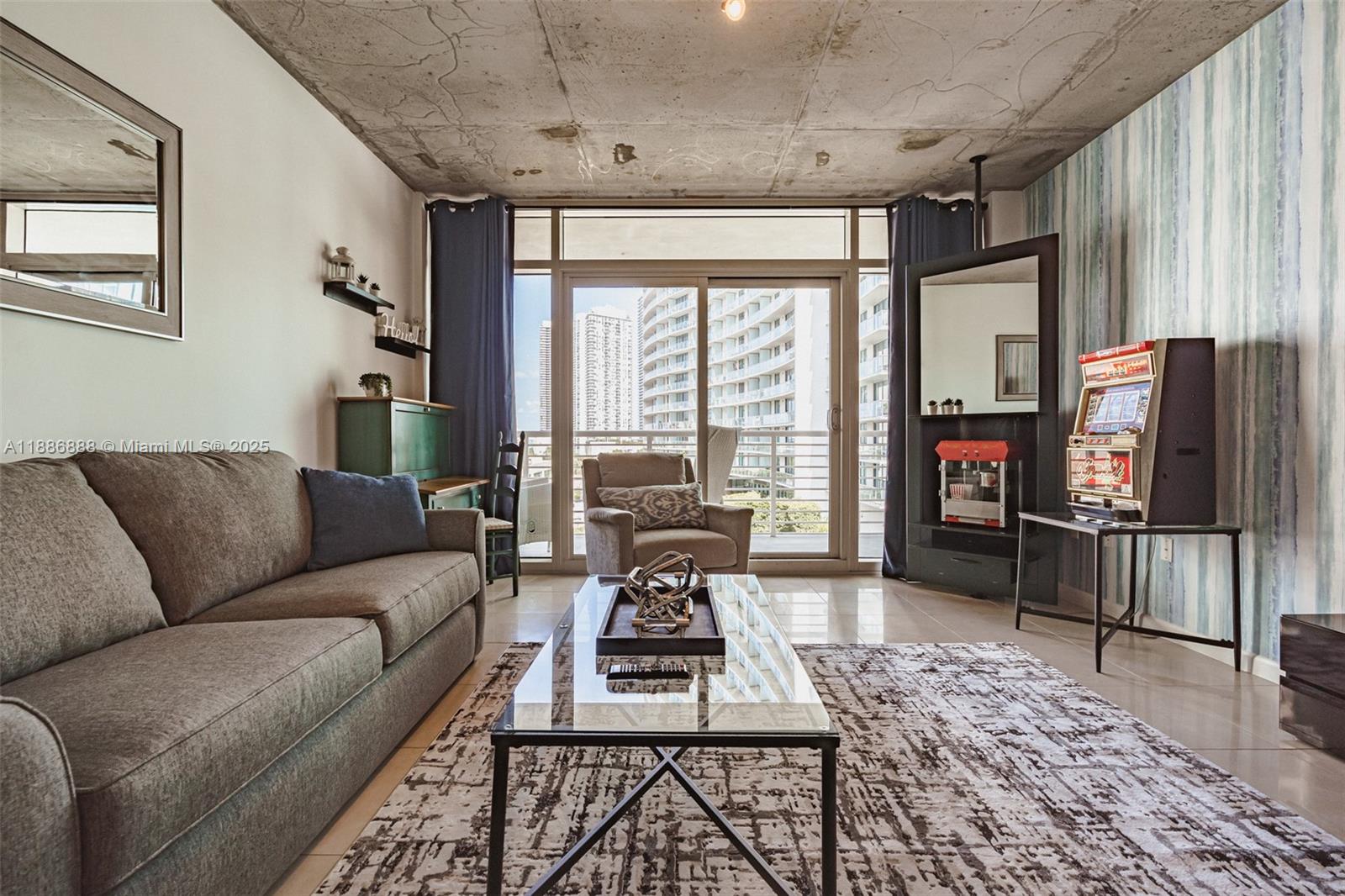 3250 NE 1st Ave 719