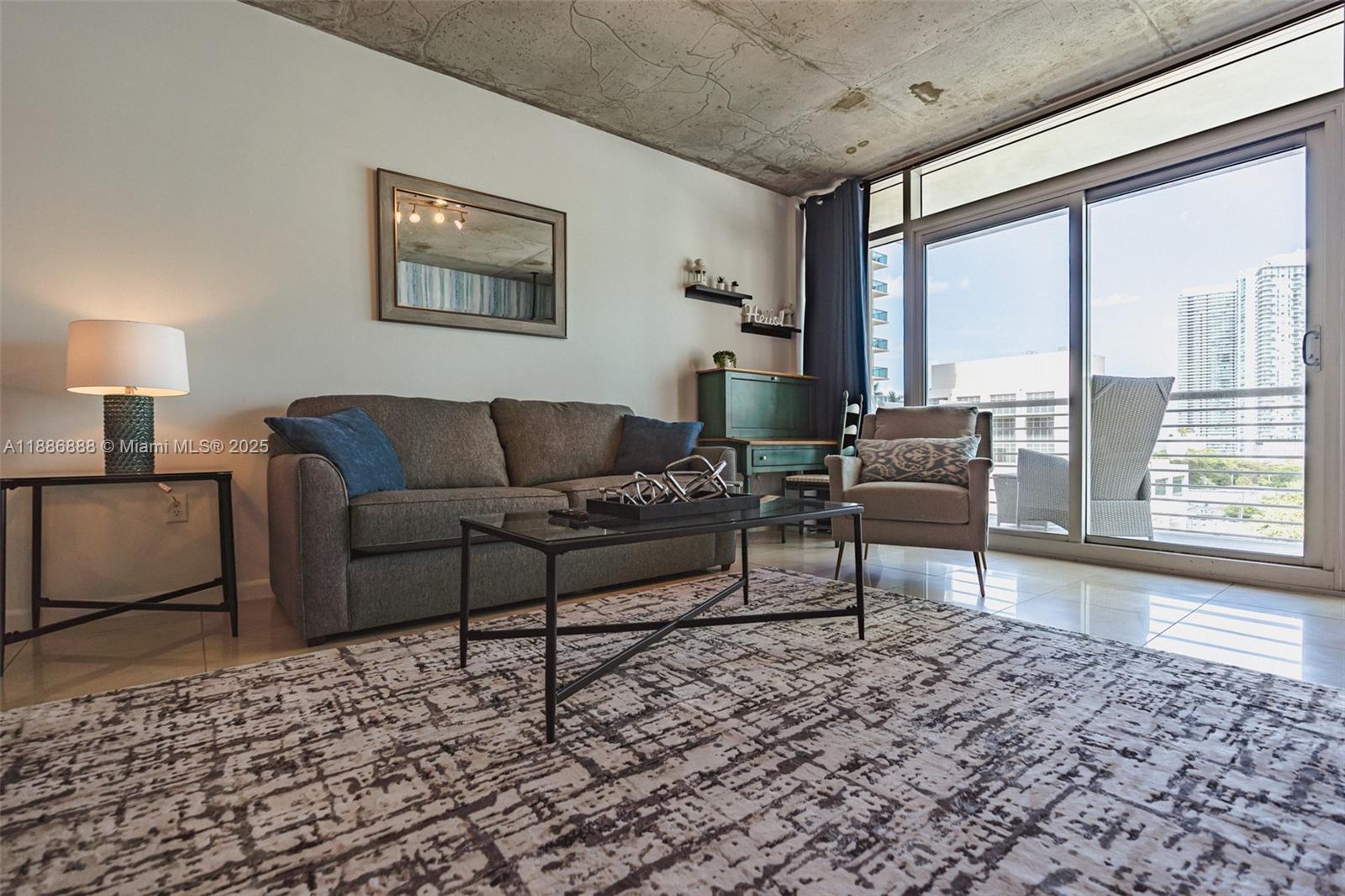 3250 NE 1st Ave 719