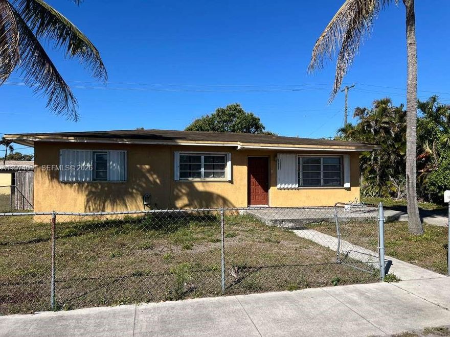 3/2 with major upside potential. Cleared out and ready for your vision—perfect for investors or owner-occupants. Large layout offers room for a mother-in-law suite or rental suite. Priced to sell and ideal for a quick closing.