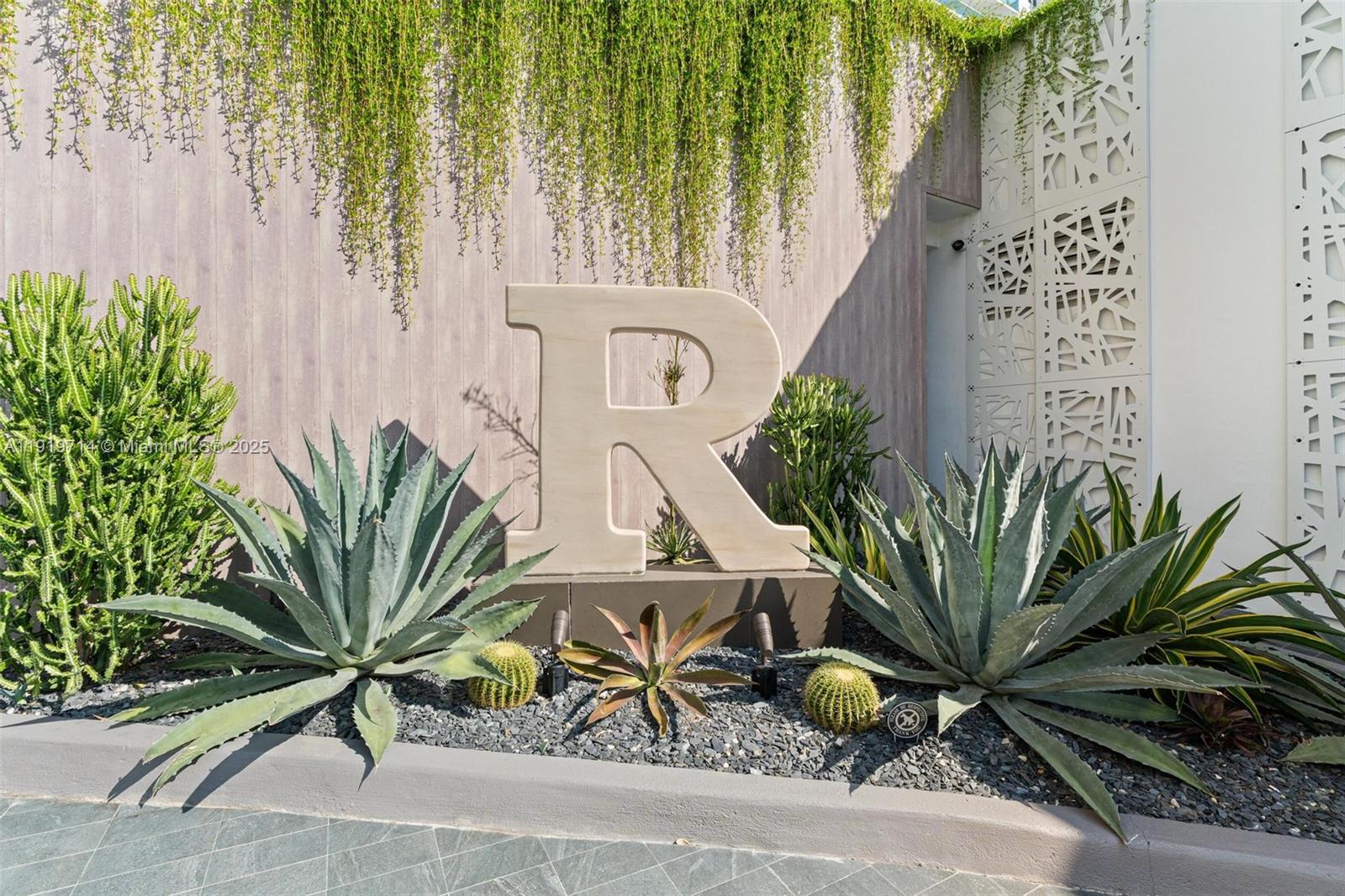 RONEY PALACE CONDO - Residential