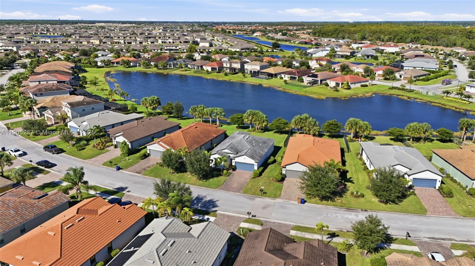 HAMPTON LAKES - Residential