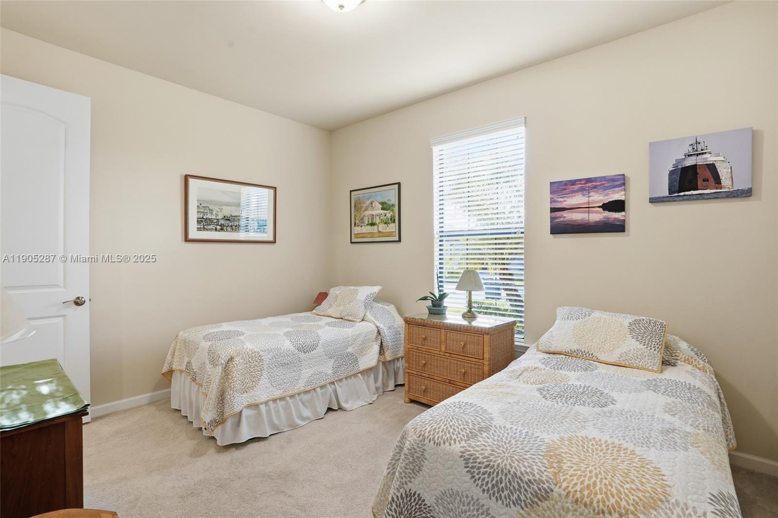 HAMPTON LAKES - Residential