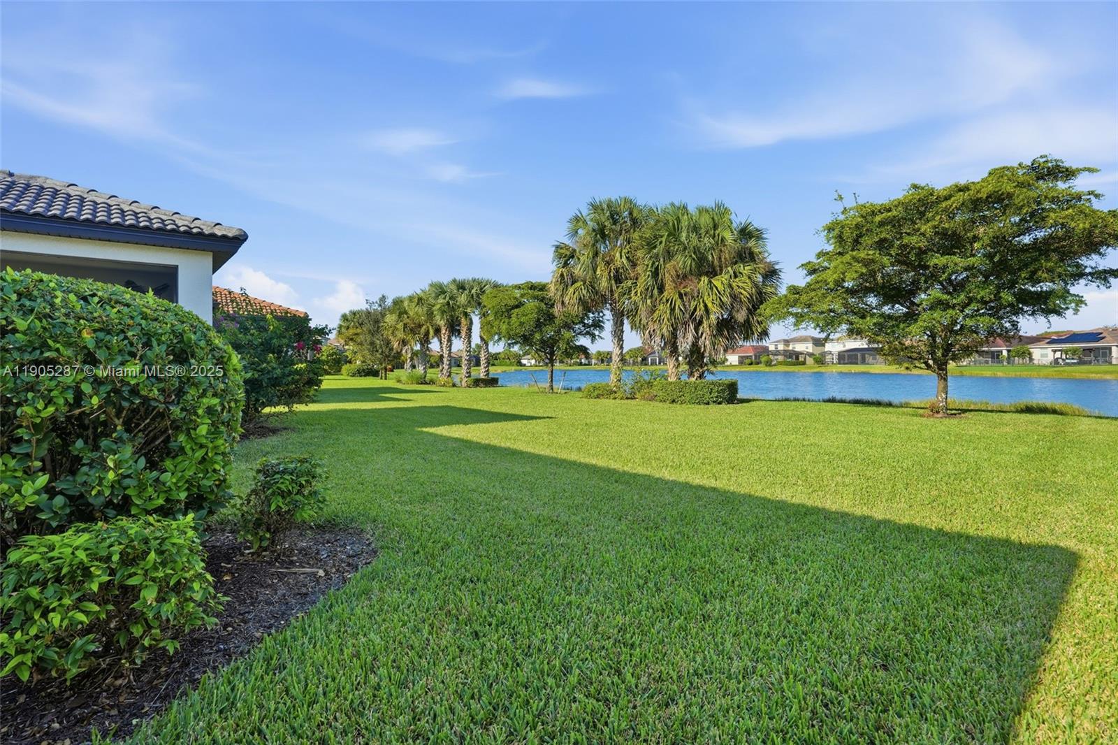 HAMPTON LAKES - Residential