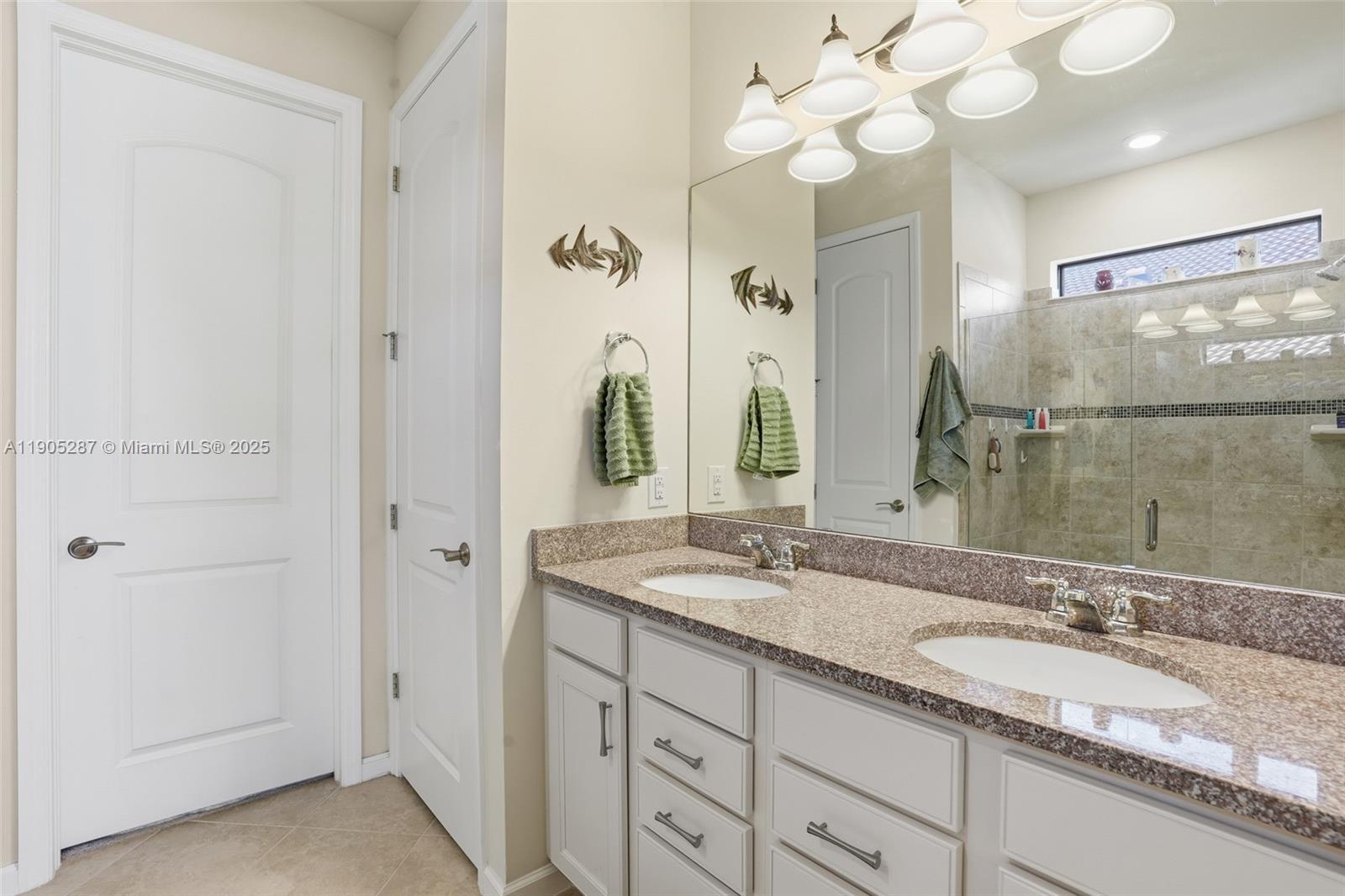 HAMPTON LAKES - Residential