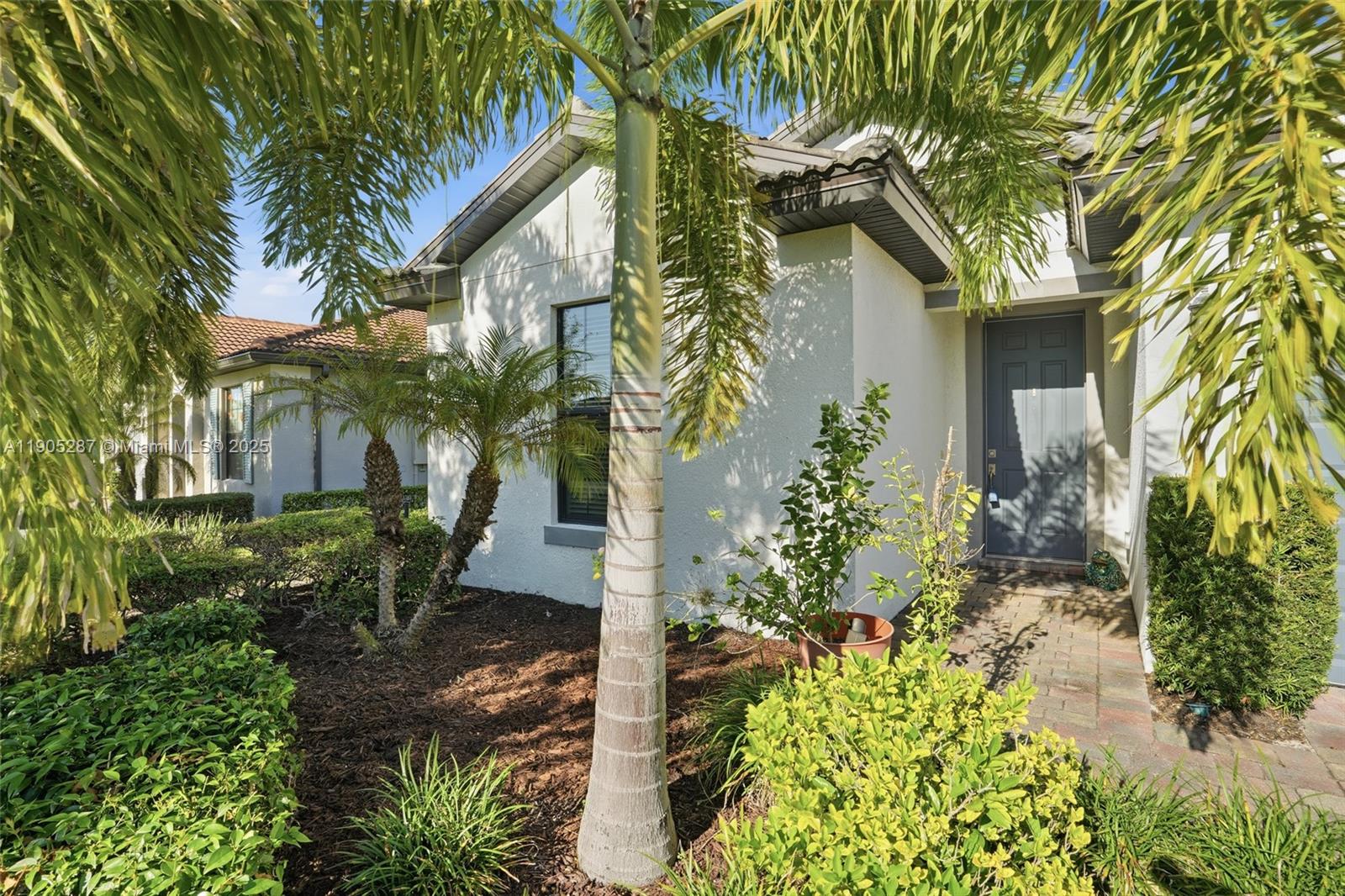 HAMPTON LAKES - Residential