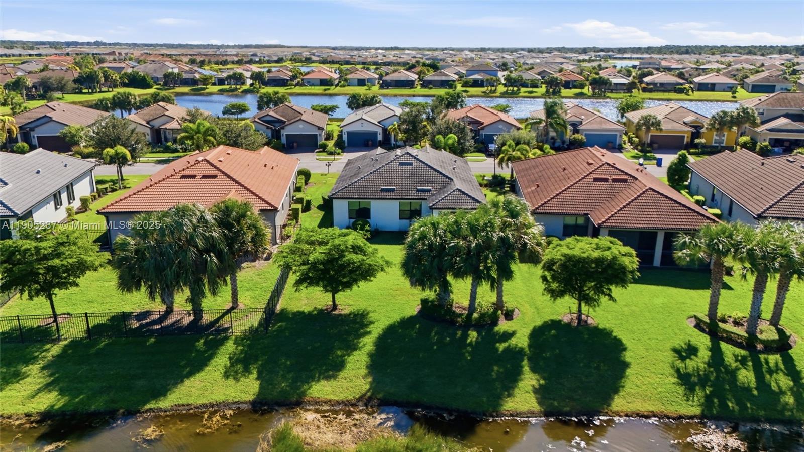 HAMPTON LAKES - Residential