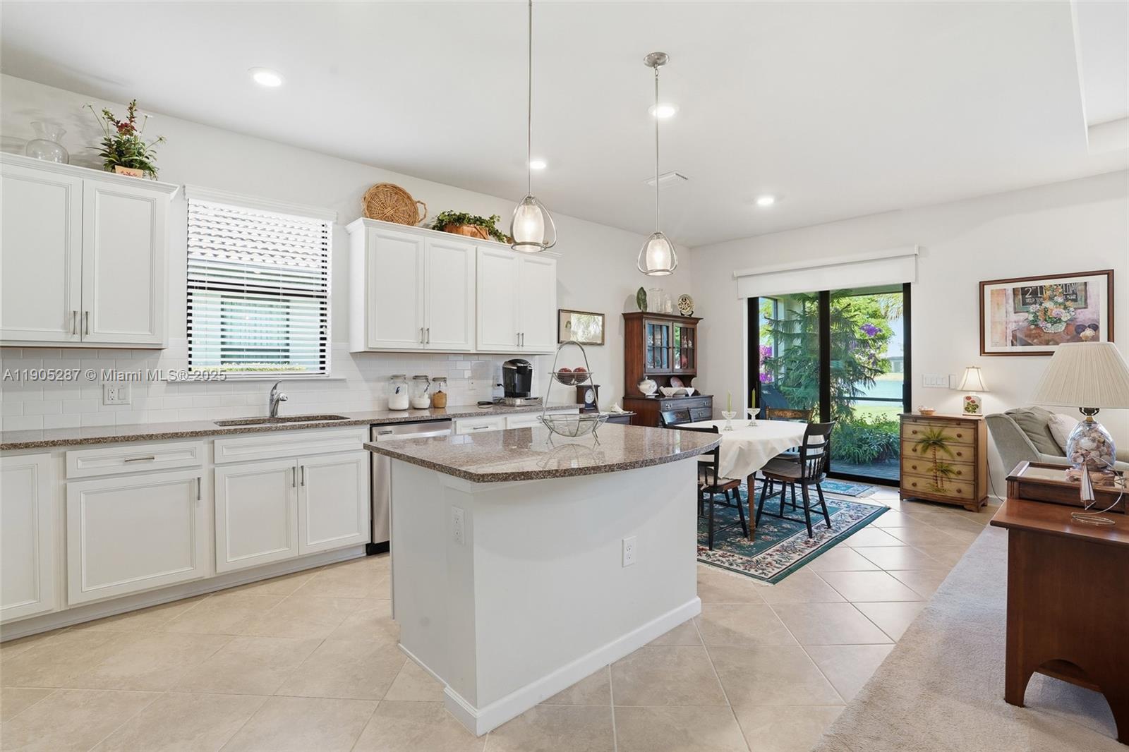 HAMPTON LAKES - Residential