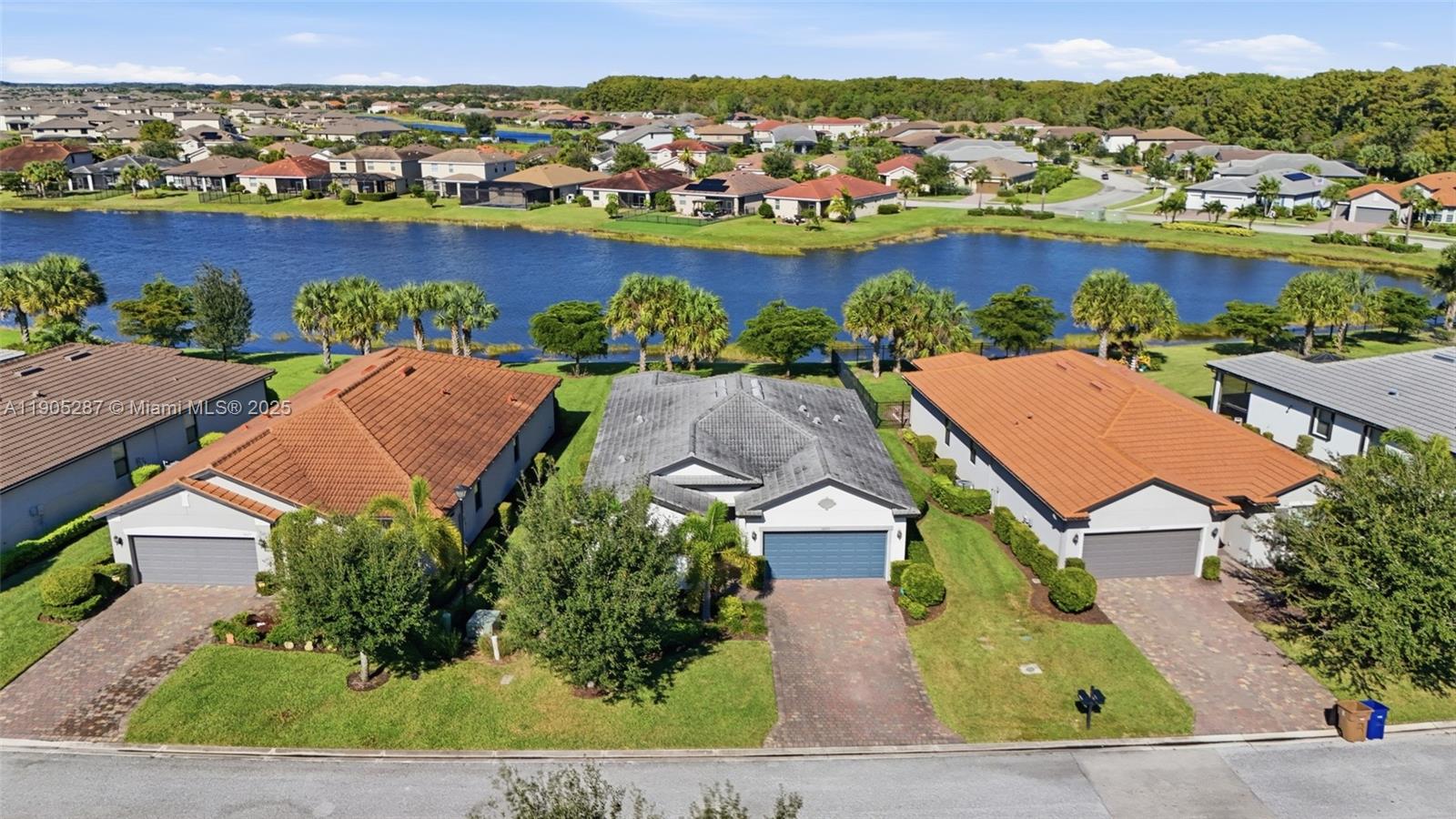 HAMPTON LAKES - Residential