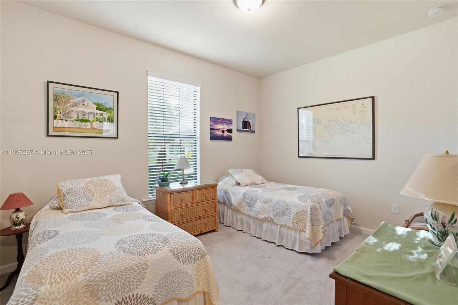 HAMPTON LAKES - Residential