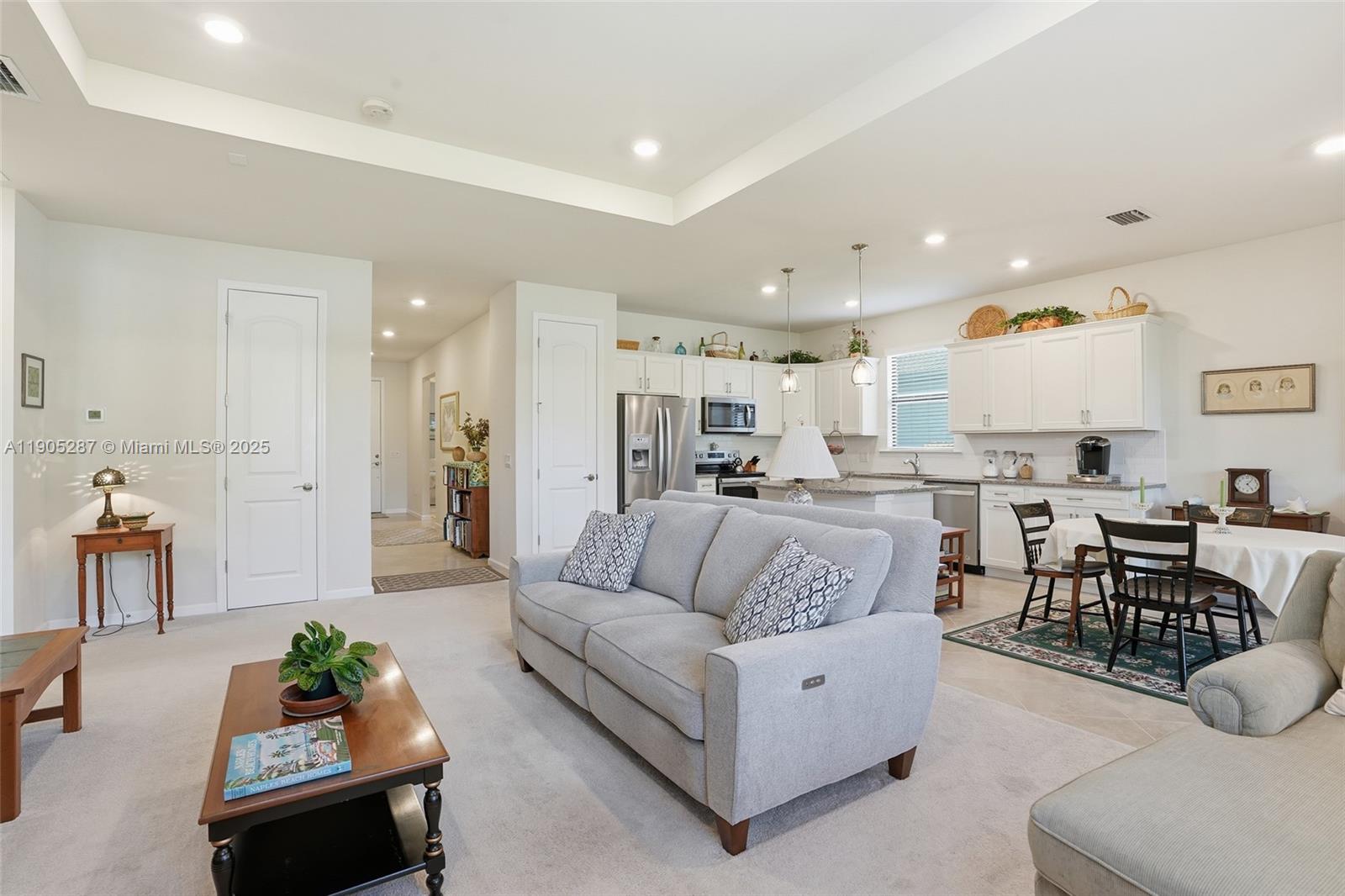 HAMPTON LAKES - Residential