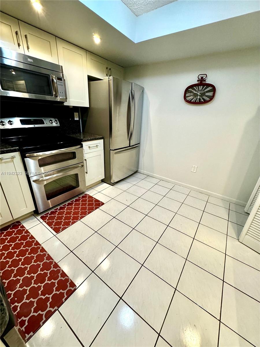 KENLAND BEND SOUTH CONDO - Residential