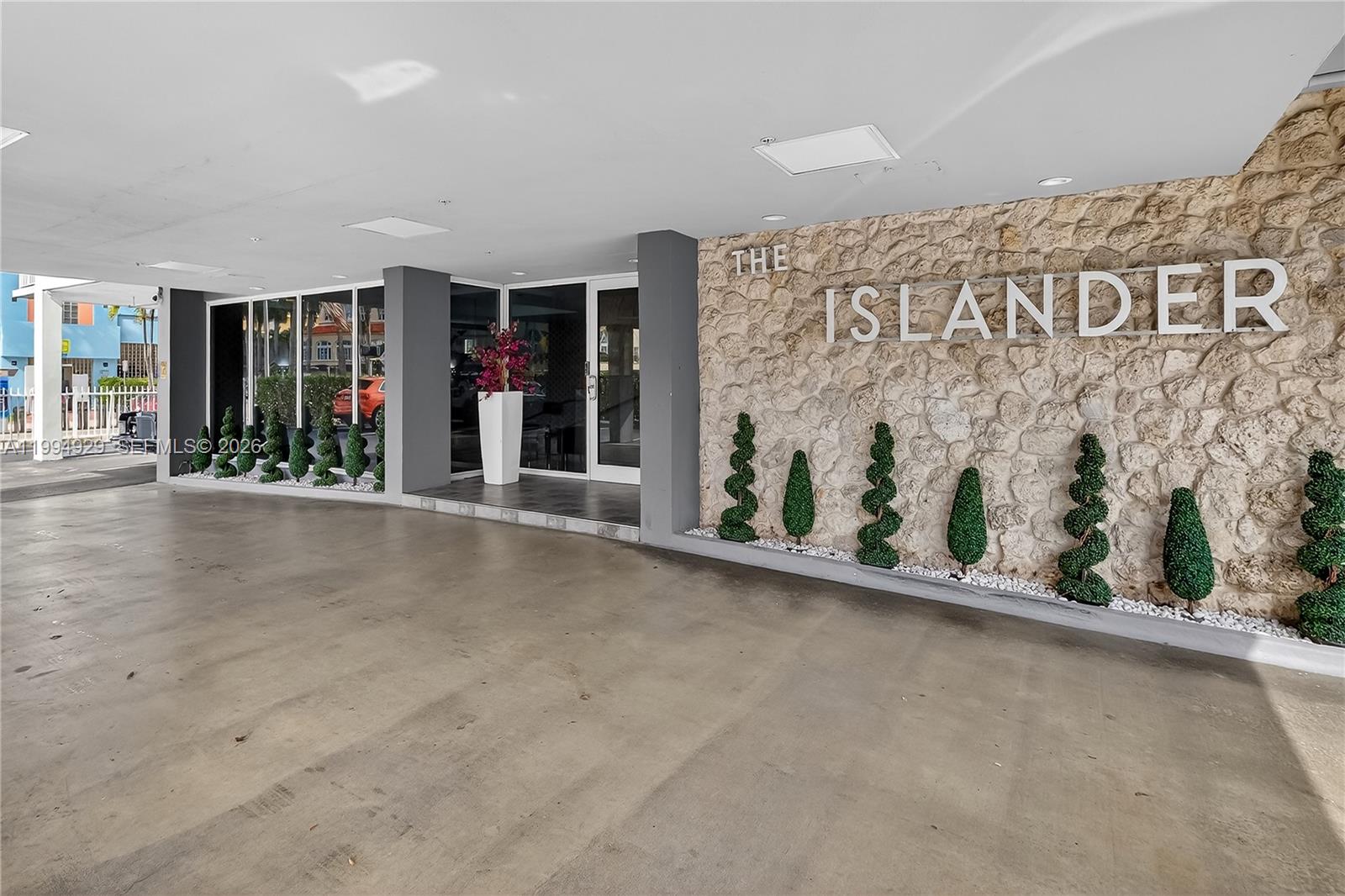ISLANDER CONDO APTS - Residential Lease